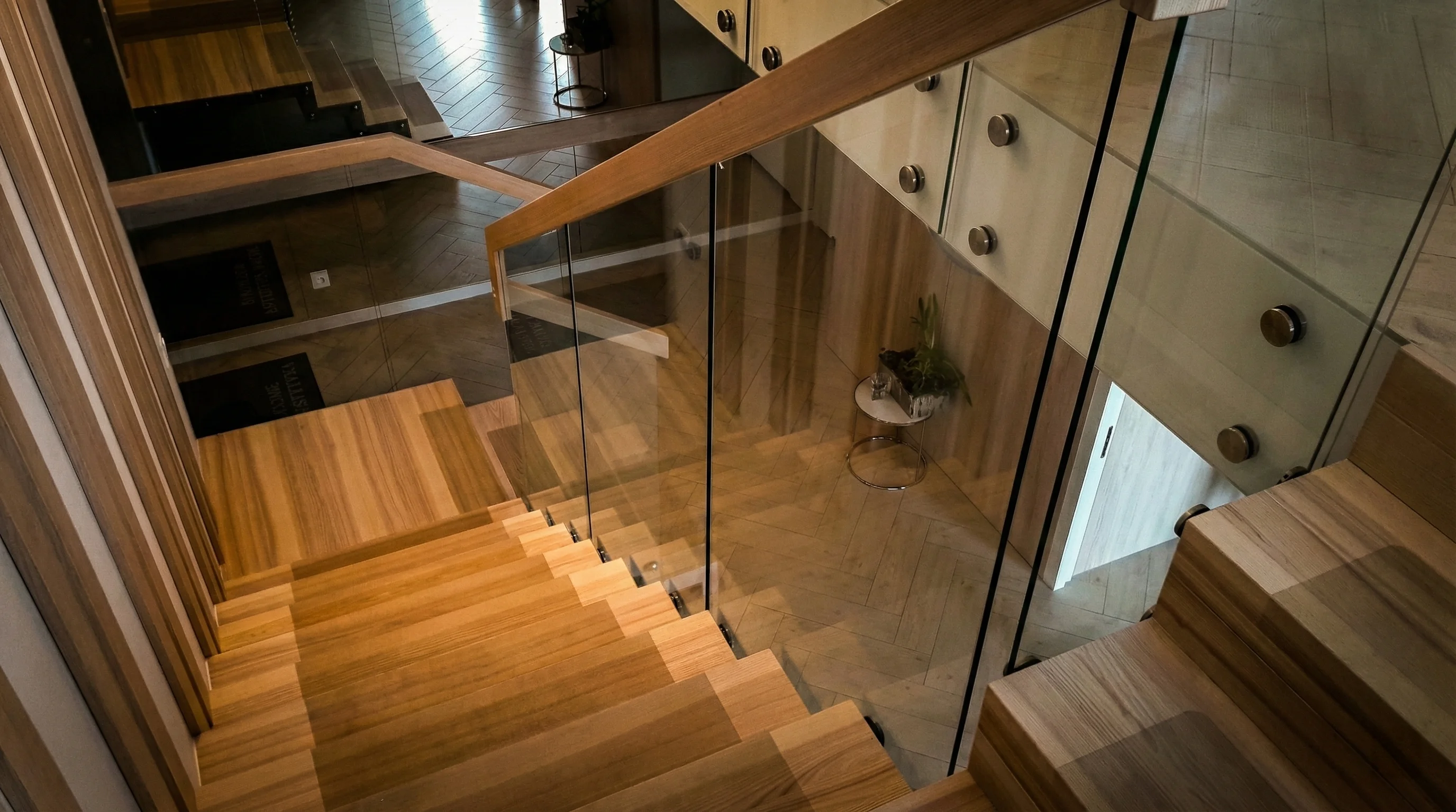 Widok schodów zabiegowych z góry