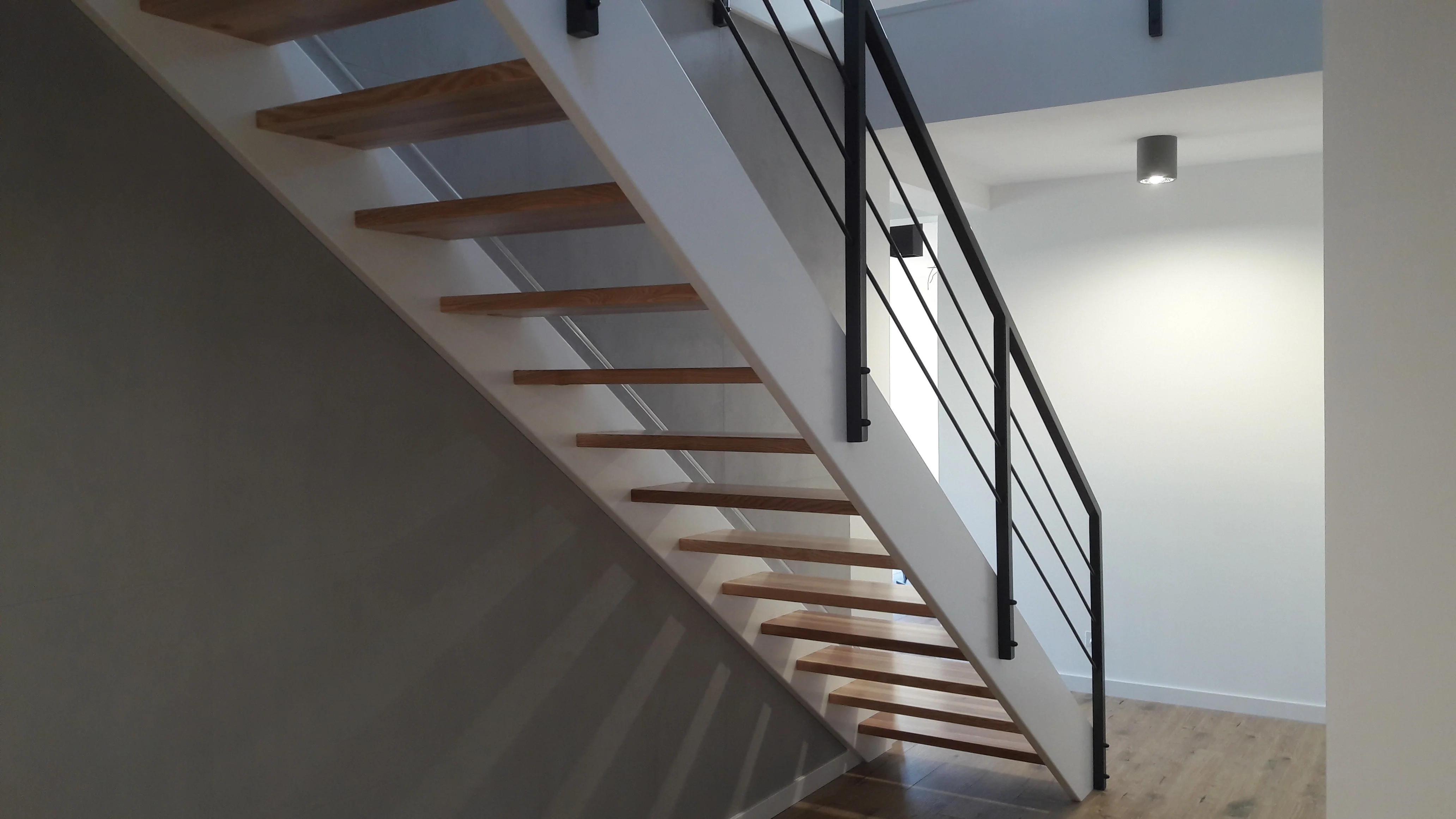 Widok schodów prostych z góry