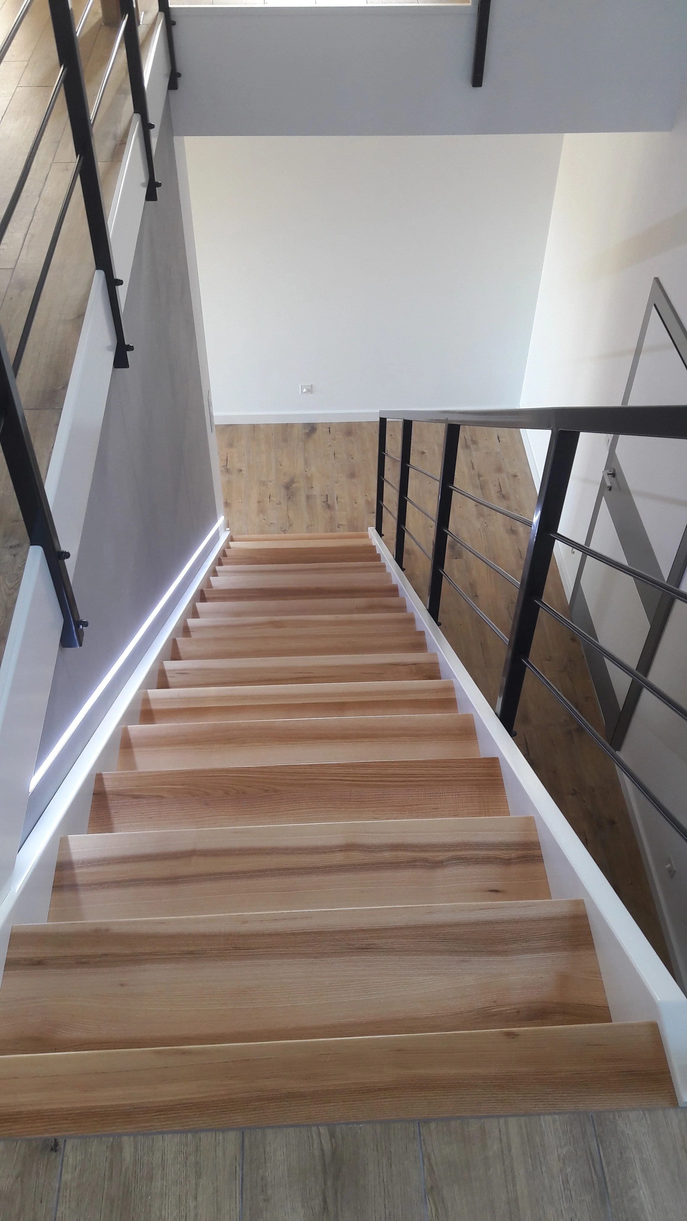 Widok schodów prostych z góry