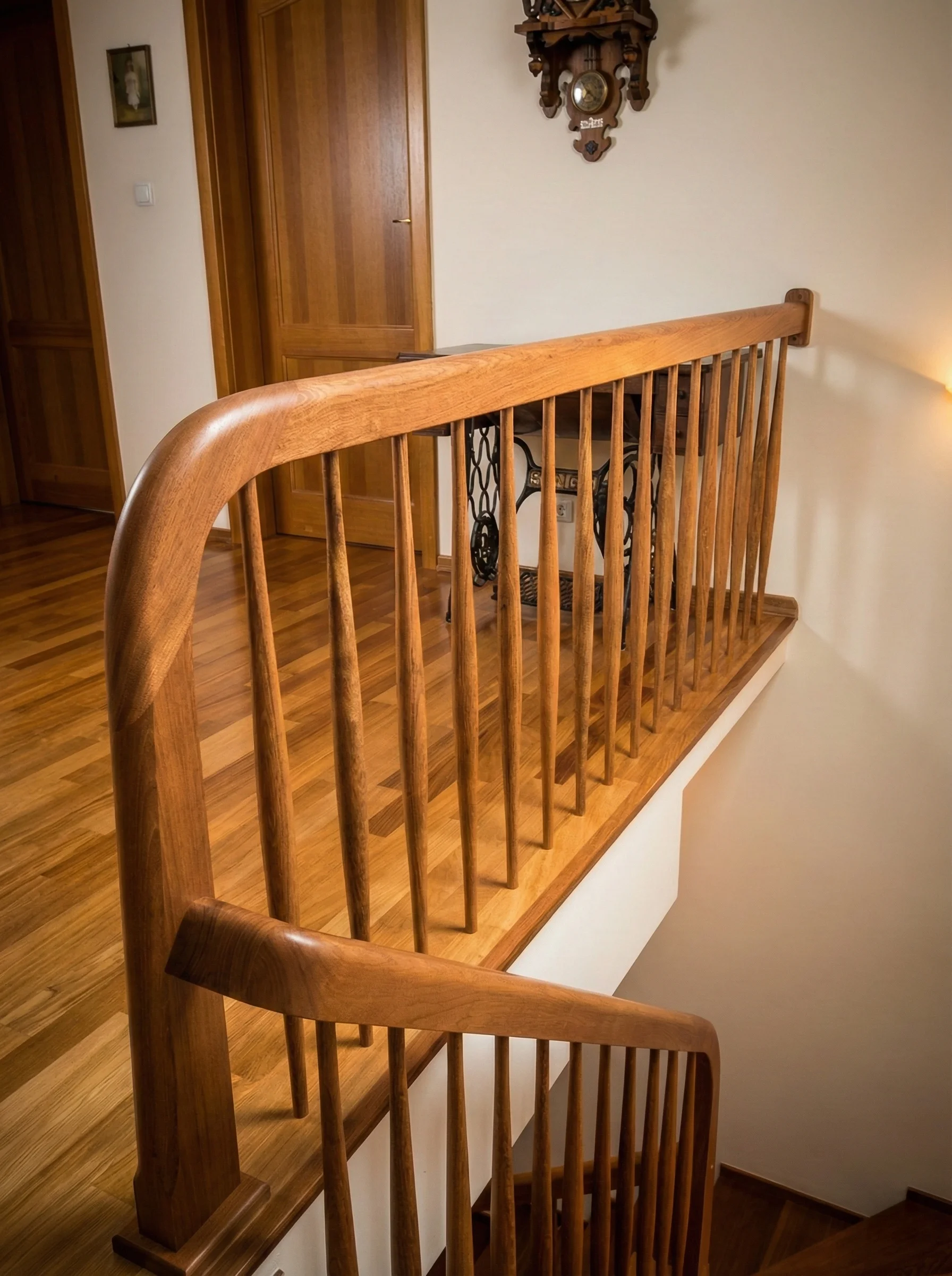 Całościowa aranżacja wnętrza ze schodami sapeli