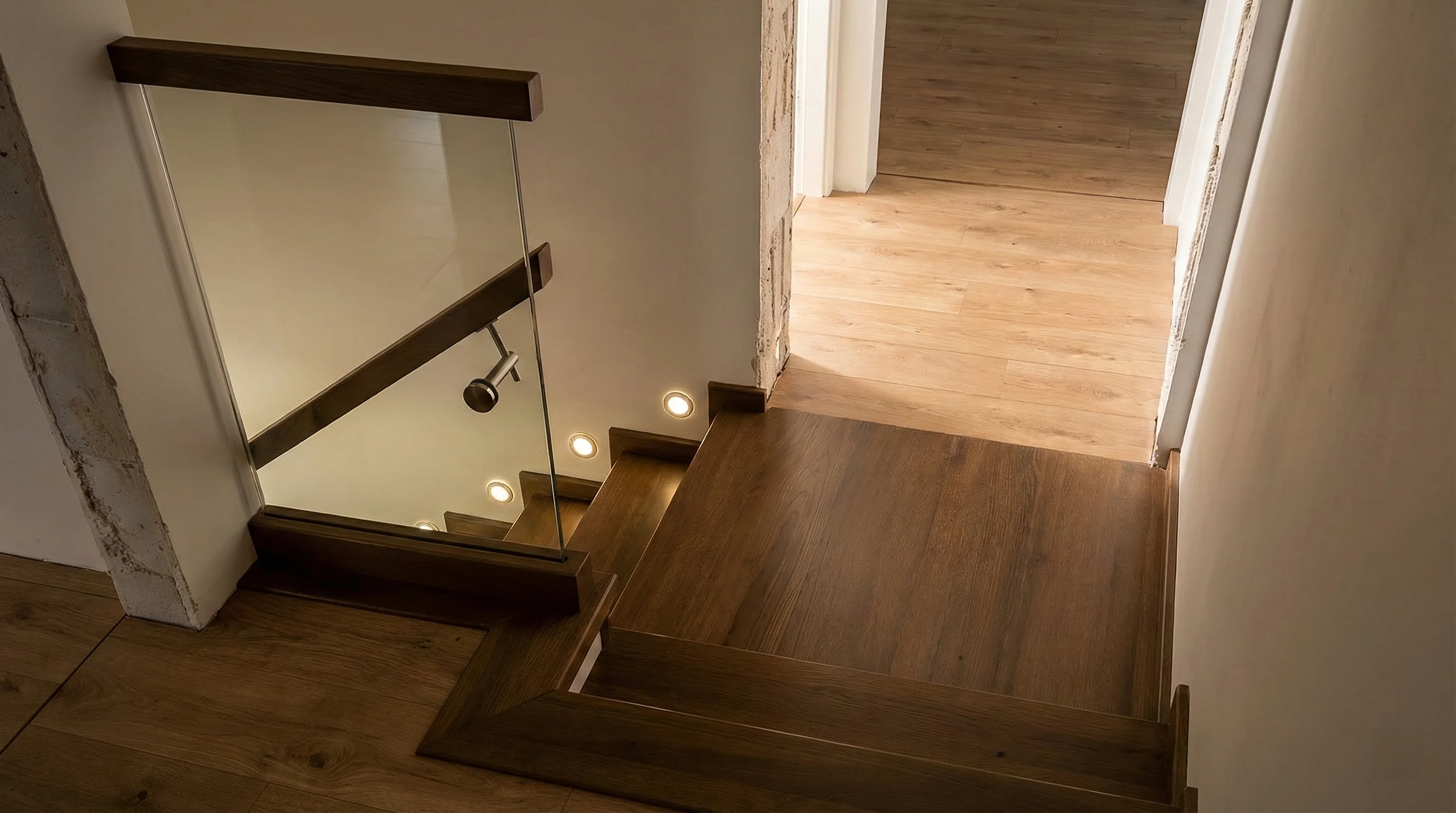 Widok klatki schodowej z góry, realizacja B-30