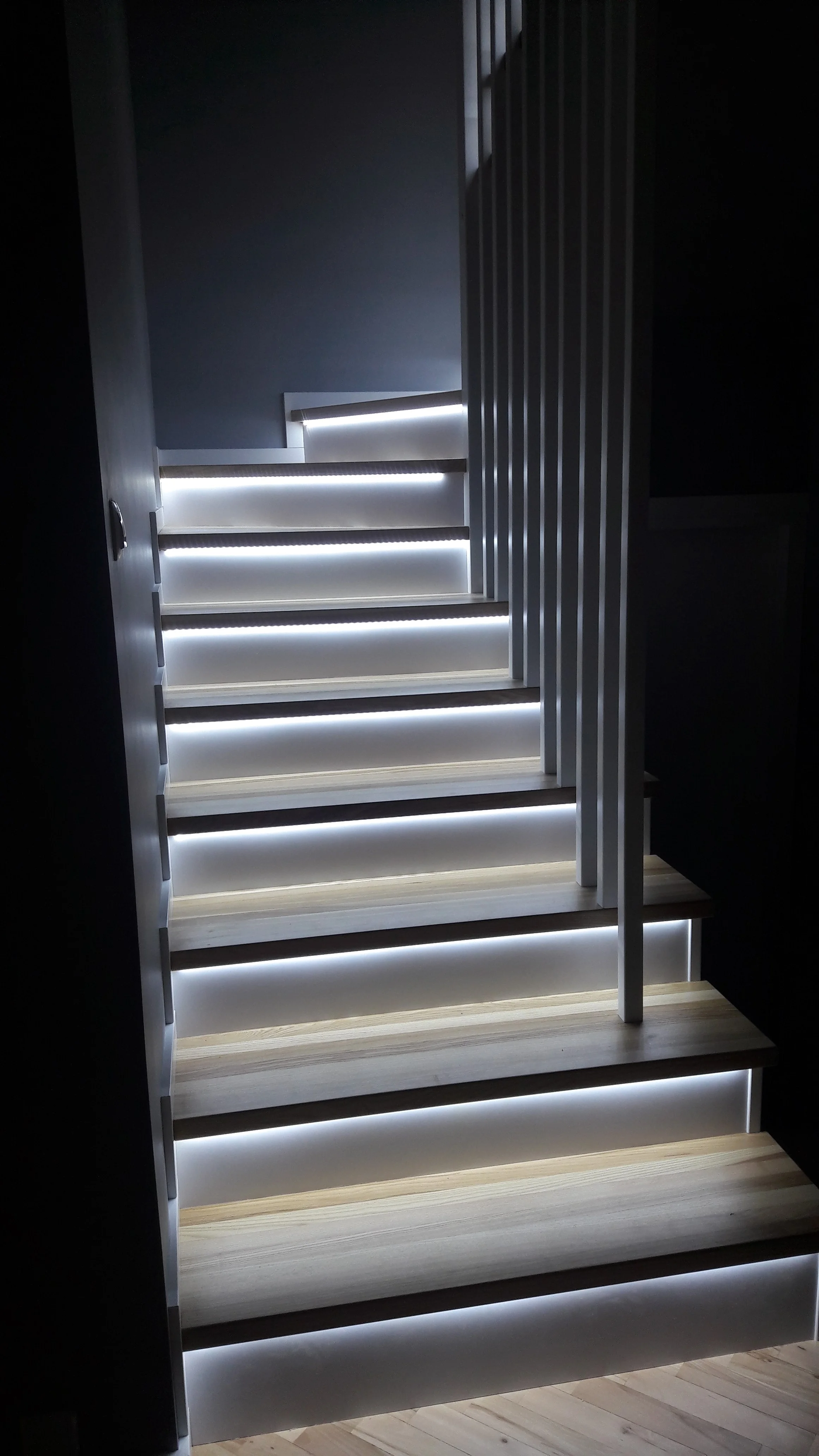 Słupki drewniane balustrady, solidna konstrukcja